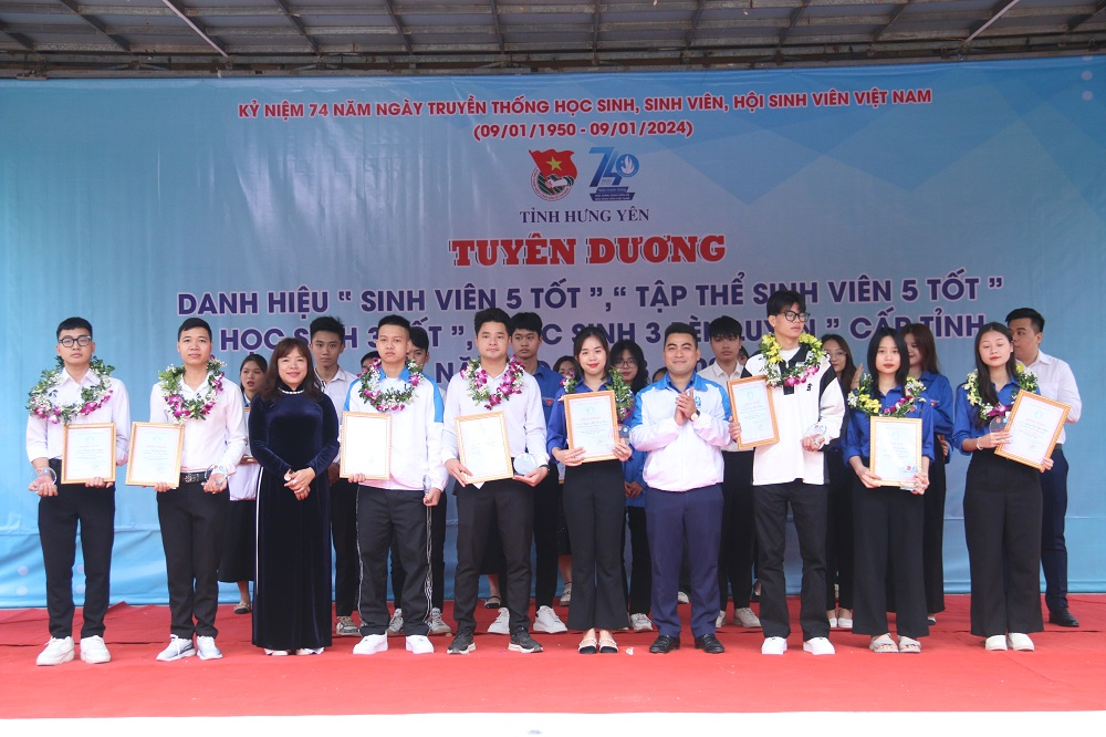 Tuyên dương “Sinh viên 5 tốt”, “Học sinh 3 rèn luyện” cấp tỉnh