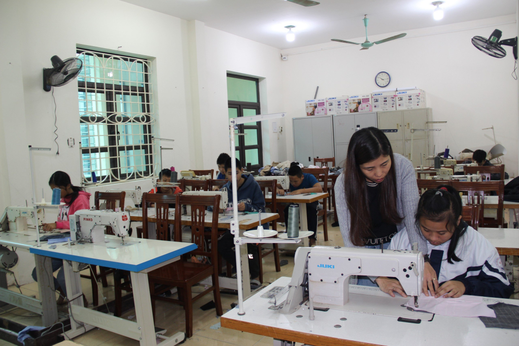 Hoạt động trợ giúp người khuyết tật