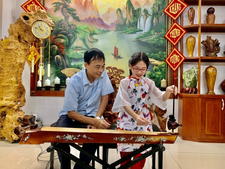 Năng khiếu âm nhạc của em Hà Ngân Giang