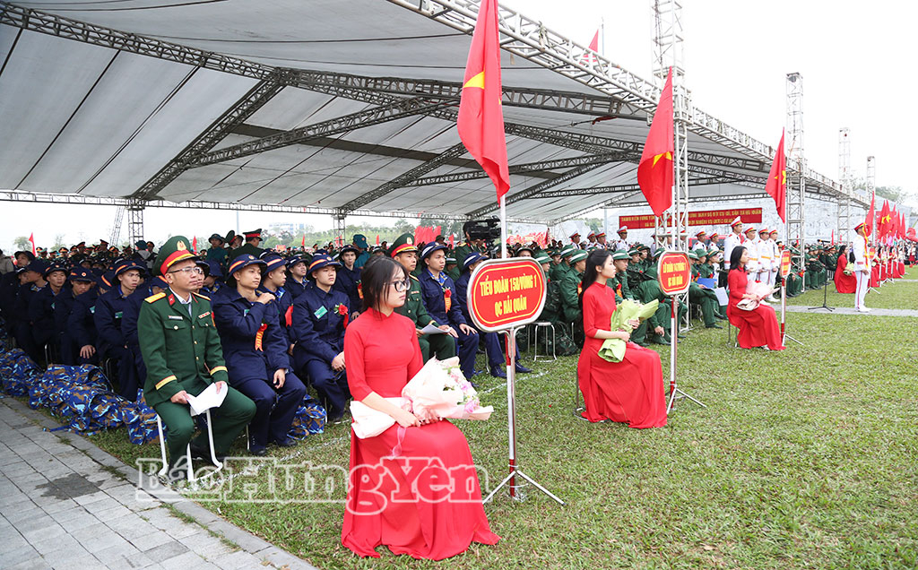 5.290 thanh niên ưu tú của tỉnh Hưng Yên hăng hái lên đường nhập ngũ