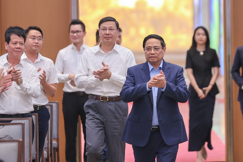 Thủ tướng: Các bộ, ngành, địa phương phải hoàn thiện cơ sở dữ liệu chậm nhất trong quý IV/2025