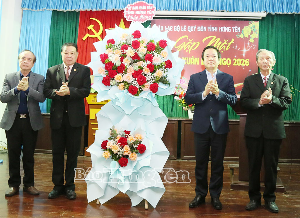 Đồng chí Chủ tịch UBND tỉnh Phạm Quang Ngọc gặp mặt hội viên Câu lạc bộ Lê Quý Đôn