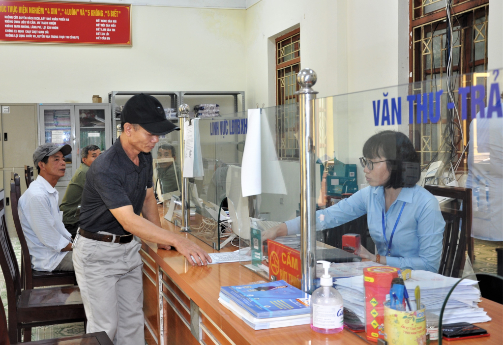 Thi đua thực hiện văn hóa công sở