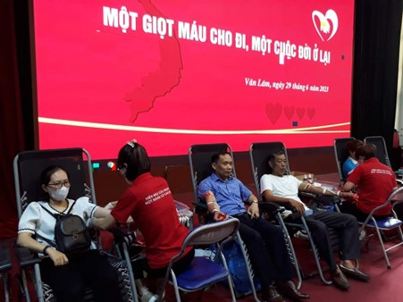 Hơn 700 người tham gia hiến máu tình nguyện