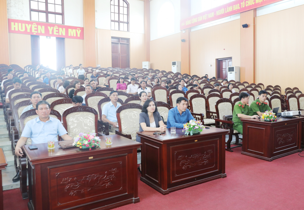 Tập huấn triển khai thực hiện các văn bản về di sản, văn hóa, lễ hội và hướng dẫn pháp luật về kinh doanh dịch vụ karaoke, dịch vụ vũ trường