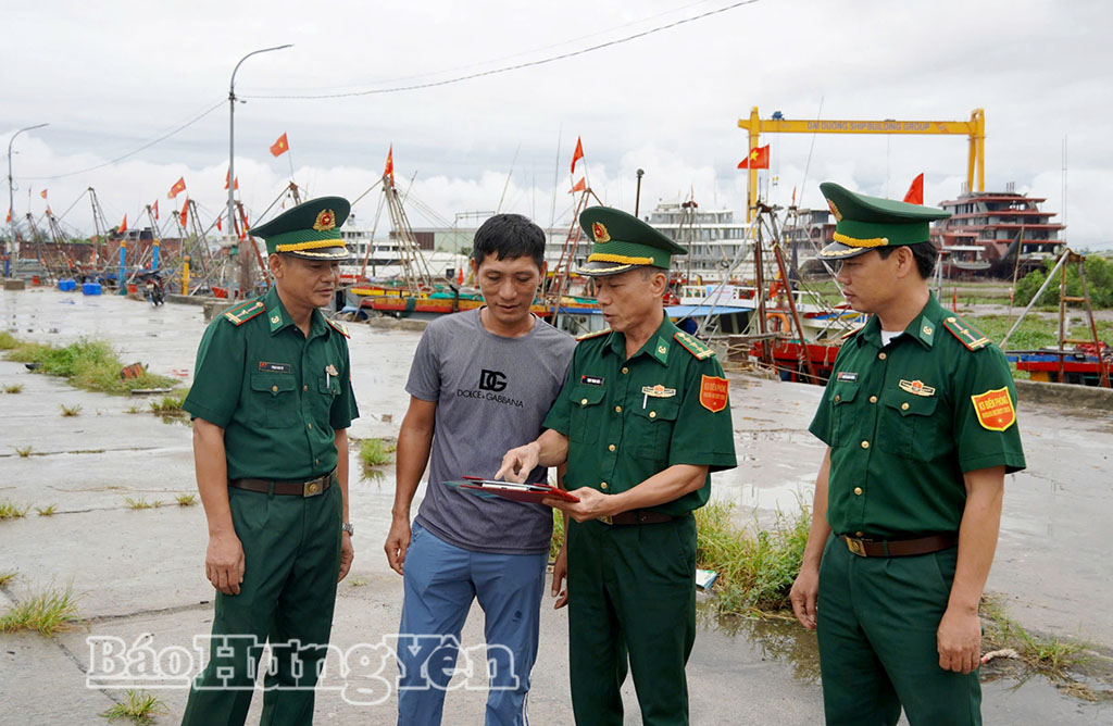 Bộ đội Biên phòng cùng ngư dân bám biển
