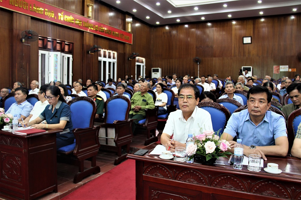 Văn Giang tổng kết 20 năm tổ chức Ngày hội “Đại đoàn kết toàn dân tộc”; biểu dương gia đình “Ông bà, cha mẹ mẫu mực, con trung hiếu, cháu thảo hiền”