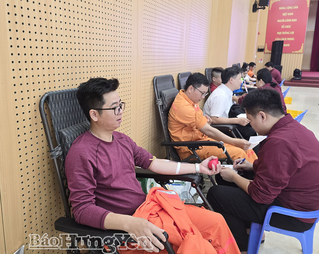 “Trao giọt máu đào - Tiếp thêm sự sống”