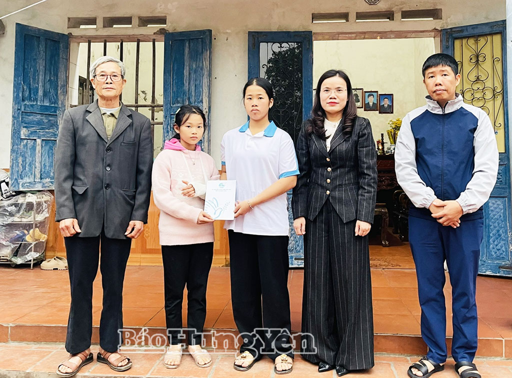 Trao 278 triệu đồng hỗ trợ cho hoàn cảnh đặc biệt khó khăn ở xã Tống Trân