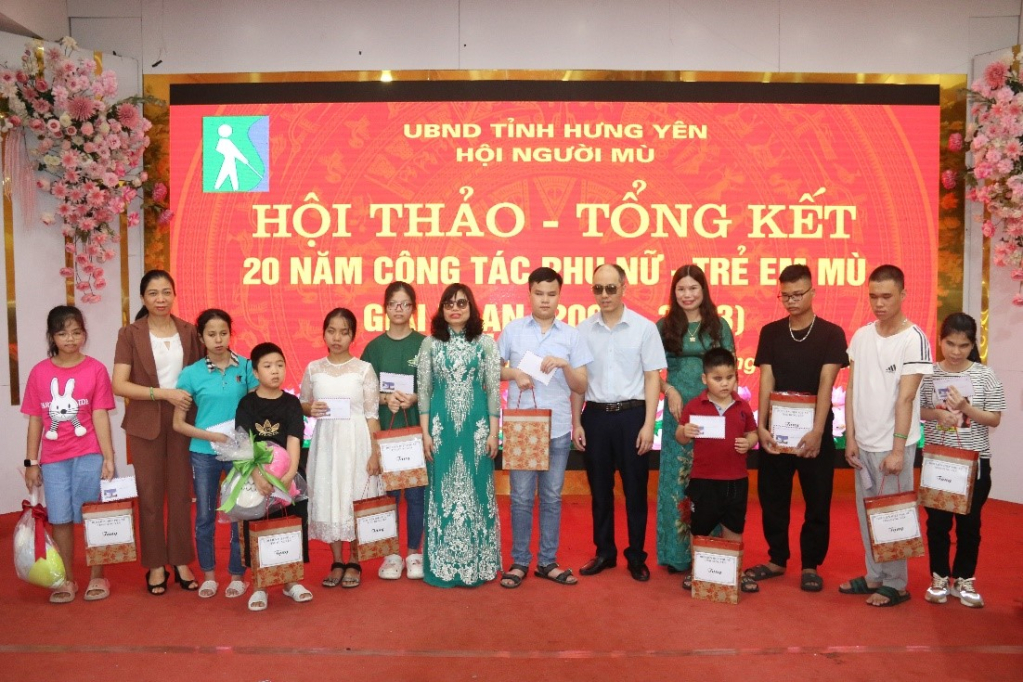 Tổng kết 20 năm công tác phụ nữ - trẻ em mù