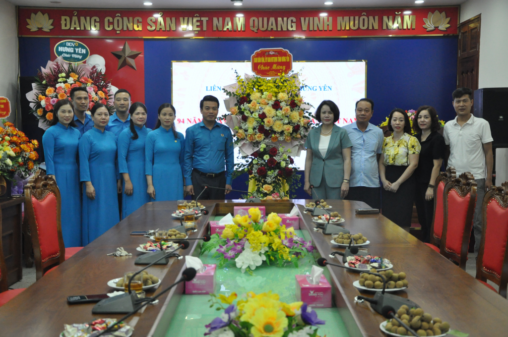 Gặp mặt kỷ niệm 94 năm Ngày thành lập Công đoàn Việt Nam