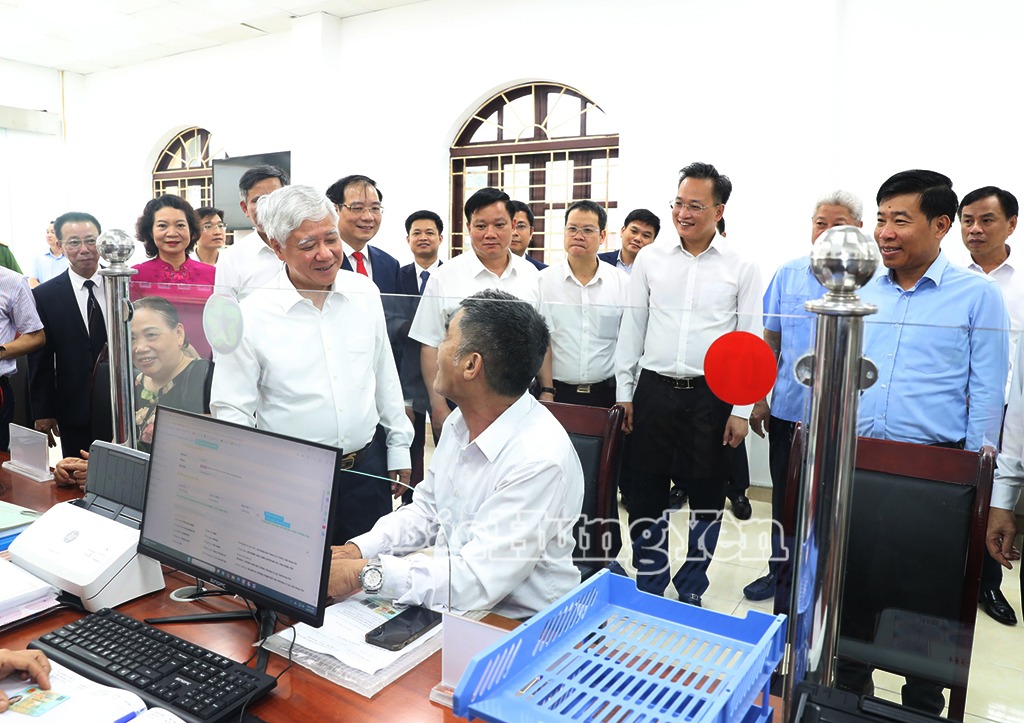 Chủ tịch Ủy ban Trung ương MTTQ Việt Nam Đỗ Văn Chiến thăm, làm việc phường Phố Hiến