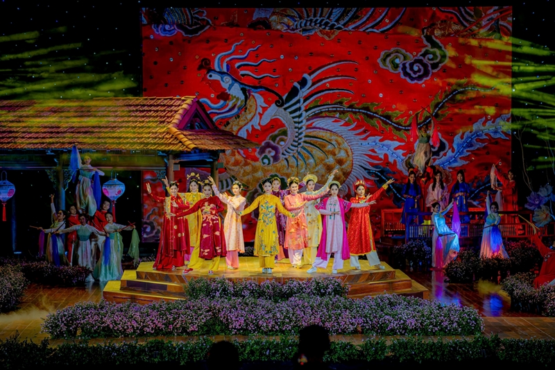 Lễ hội Áo dài Huế 2024 “Linh phụng”