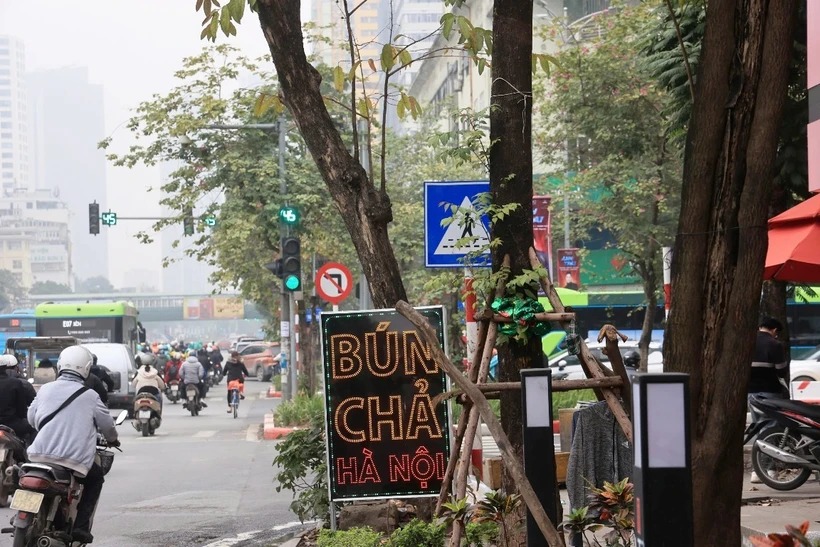 Sẽ xử lý xong các bất cập đèn tín hiệu, biển báo đường bộ trong tháng Tư