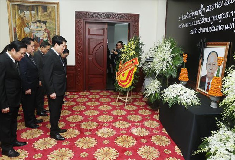 Lãnh đạo Đảng, Nhà nước viếng đồng chí Khamtay Siphandone