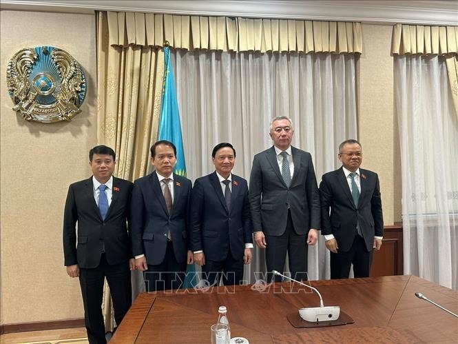 Phó Chủ tịch Quốc hội Nguyễn Khắc Định thăm Cộng hòa Kazakhstan
