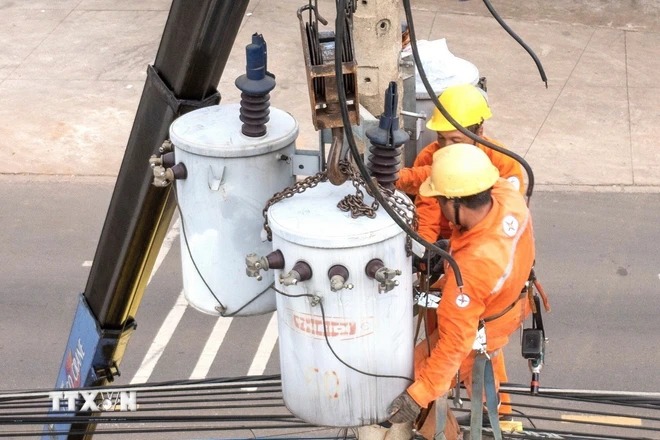 Triển khai quyết liệt, đồng bộ các giải pháp bảo đảm cung ứng điện lúc cao điểm