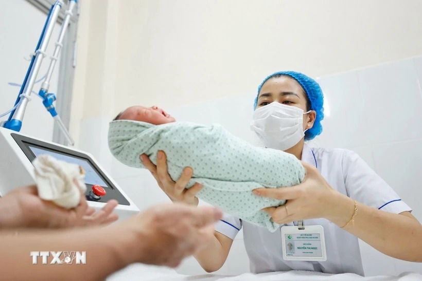 Chính sách khuyến khích sinh con: Liệu có giúp cải thiện mức sinh xuống thấp?