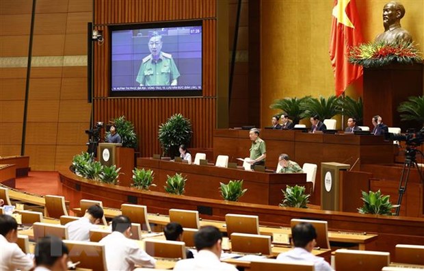 Ký ban hành Nghị quyết Kỳ họp thứ 5, Quốc hội khóa XV