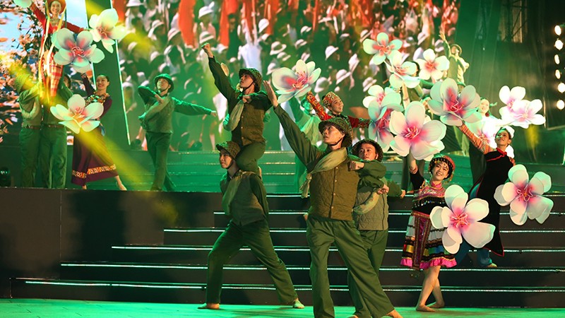 “Việt Nam-Niềm tin ngời sáng” - khắc họa trang sử hào hùng của dân tộc